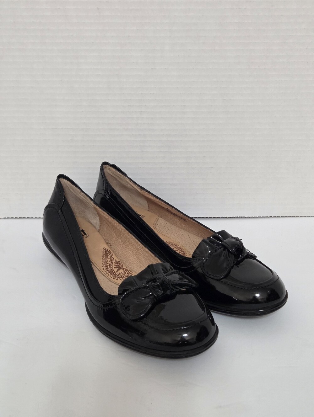 Sofft Black Patent Leather Bow Tow Cap Slip On Loafer Flats Size 6.5